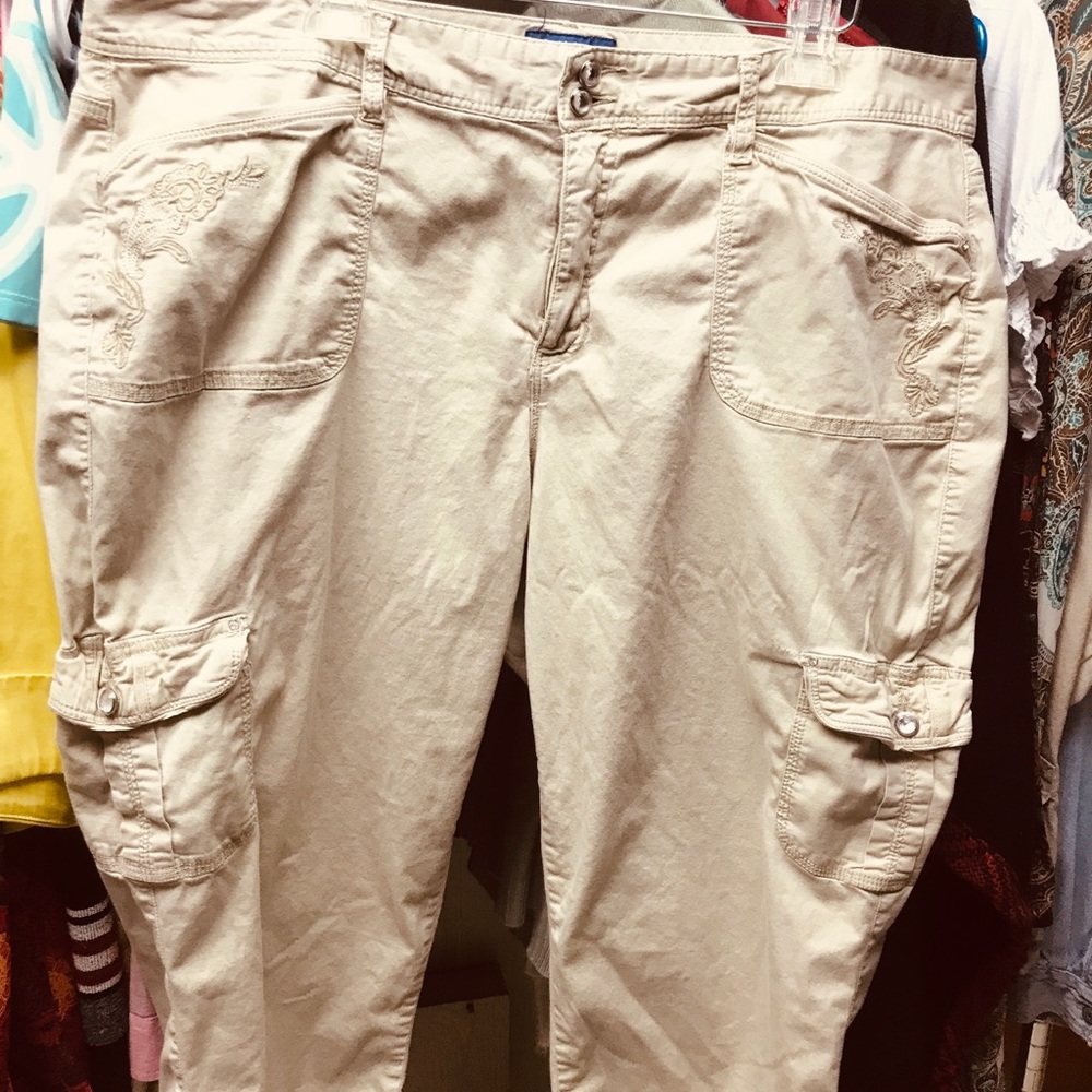 Deja Bleu Capris
